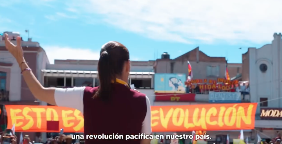 Claudia Sheinbaum a los pies del monumento del padre de la patria, Miguel Hidalgo y Costilla 