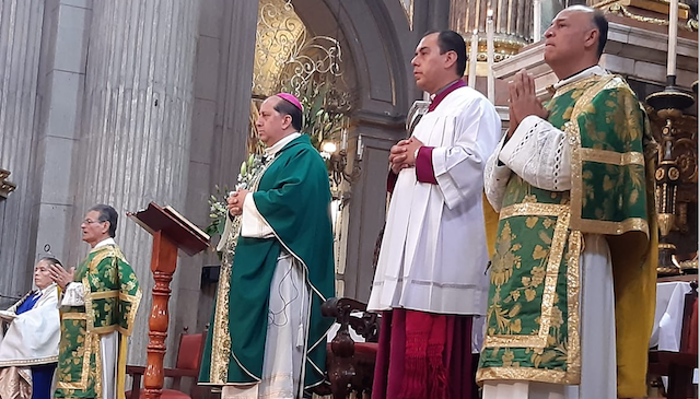 Pide Obispo Auxiliar de Puebla, dejar que Dios tome las riendas de nuestra vida