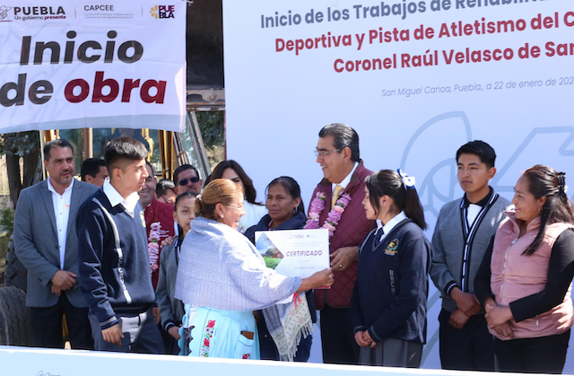 15.1 MDP inversión de rehabilitación de cancha y pista de atletismo en centro escolar Raúl Velasco