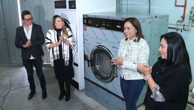 Donan al DIF Puebla lavadora industrial para atender necesidades de casas de asistencia 