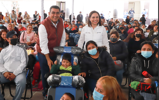 Sergio Salomón y Gaby Bonilla, entregaron 204 aparatos ortopédicos para 4 municipios