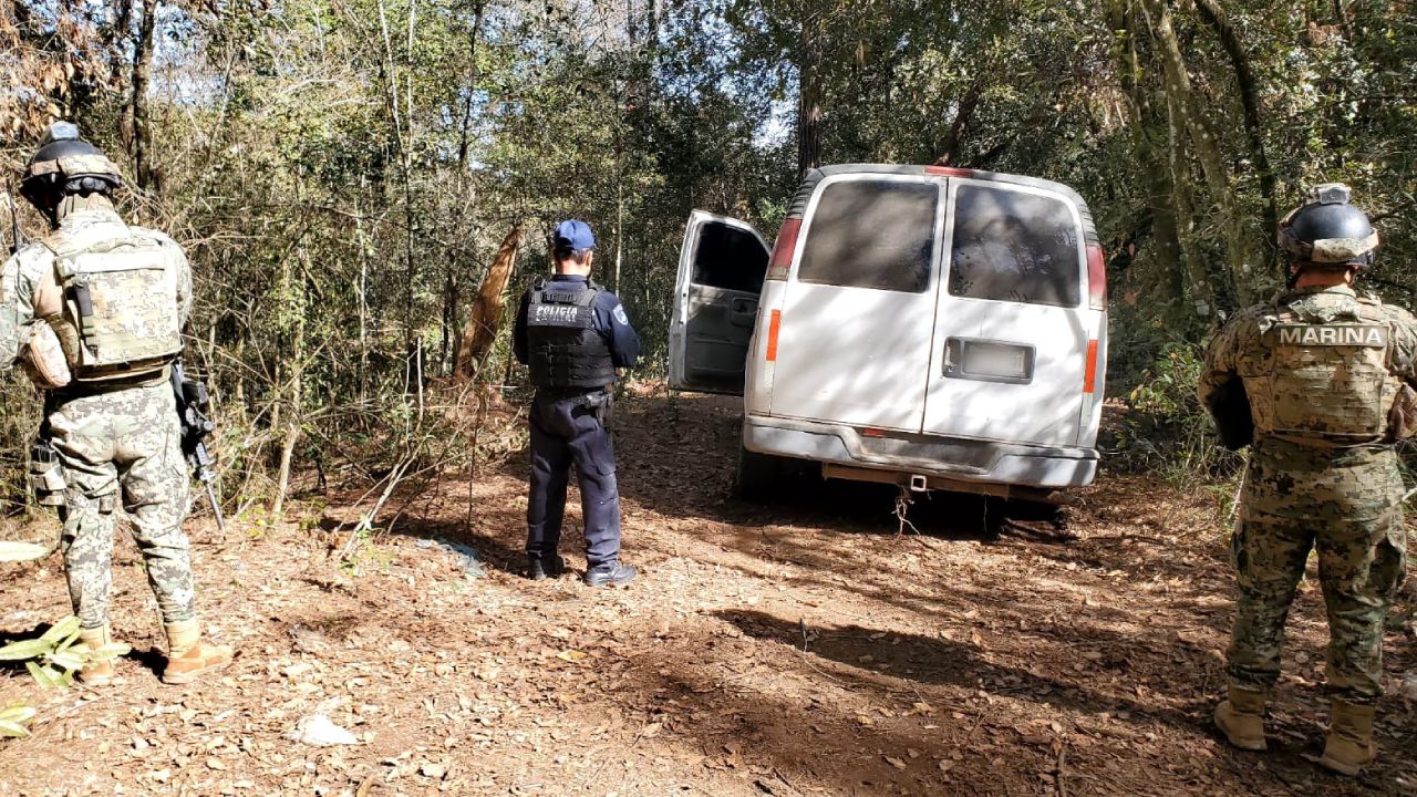 Aseguran SSP y SEMAR tres camionetas utilizadas para transportar combustible presuntamente robado