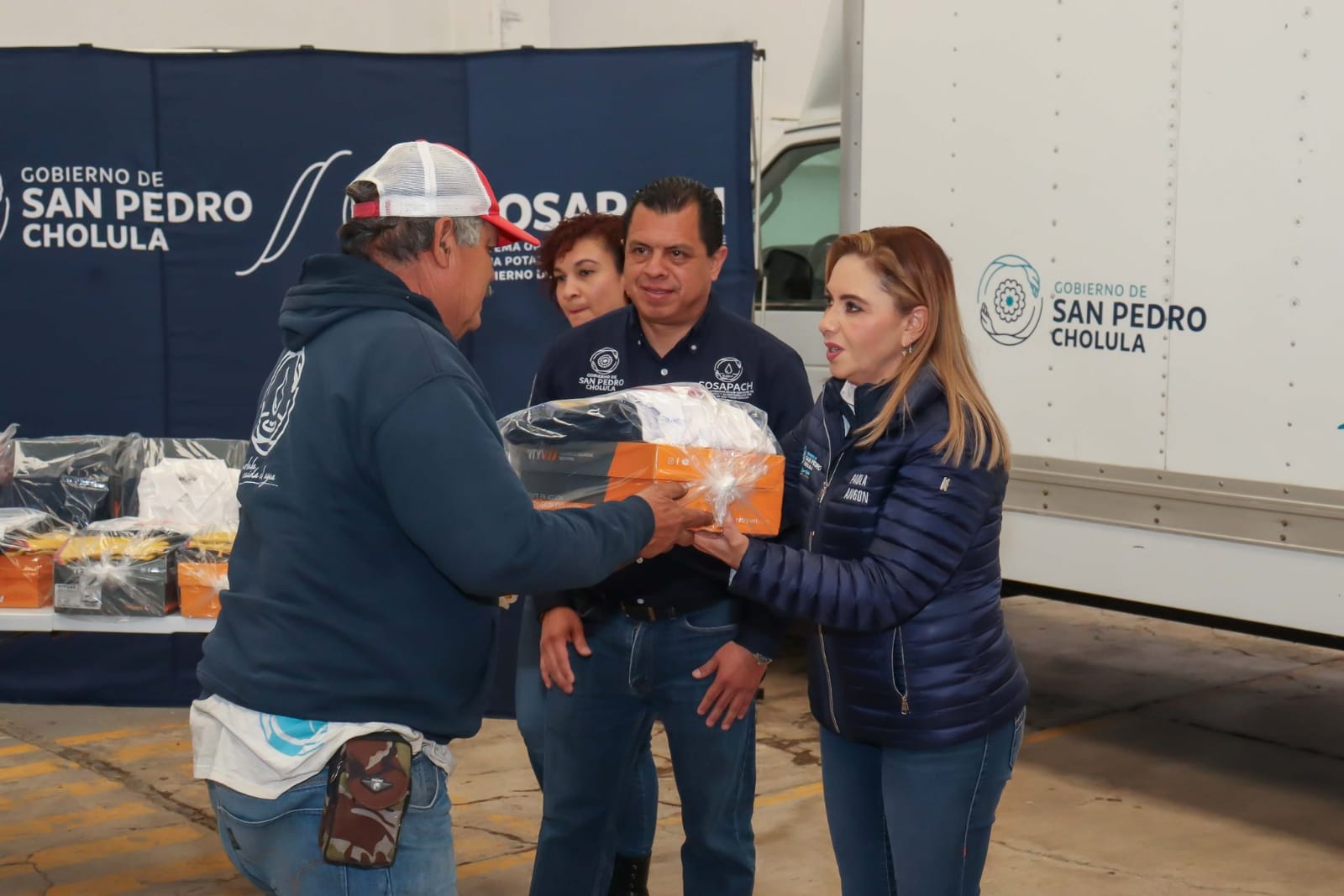 Entrega Paola Angon uniformes y equipos a personal de SOSAPACH