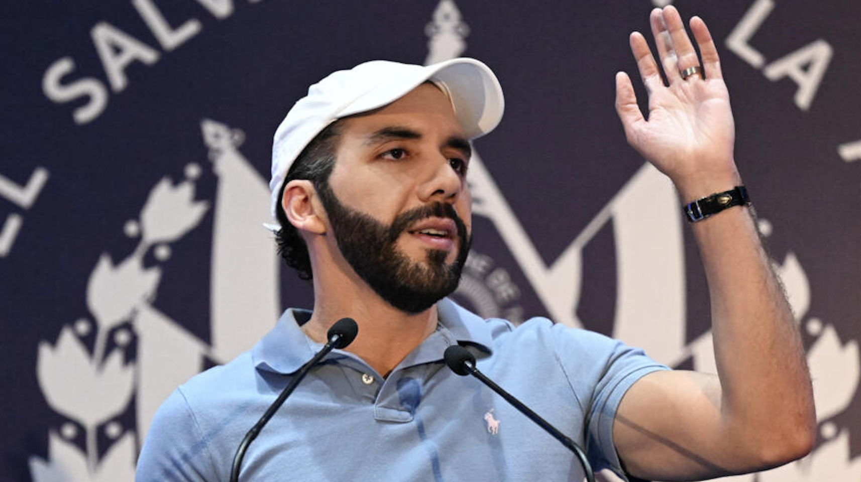 Salvadoreños vitorean triunfo electoral de Nayib Bukele 