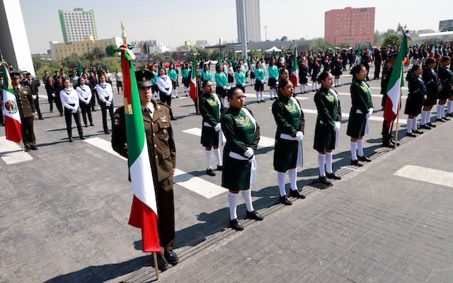 Poblanos rindieron homenaje al Lábaro Patrio