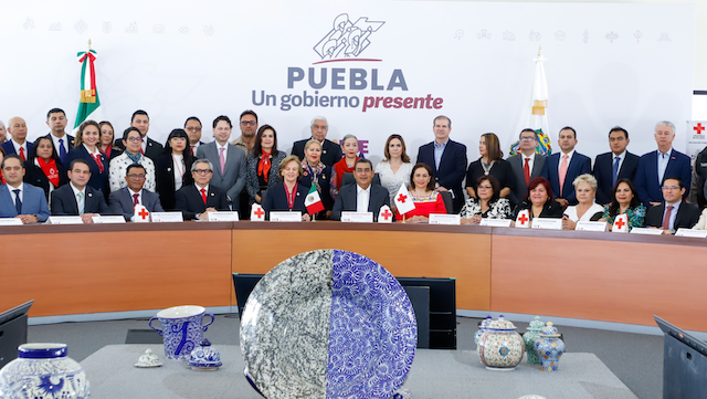 Sergio Salomón y Gaby Bonilla encabezon el inicio de la Colecta Cruz Roja 2024