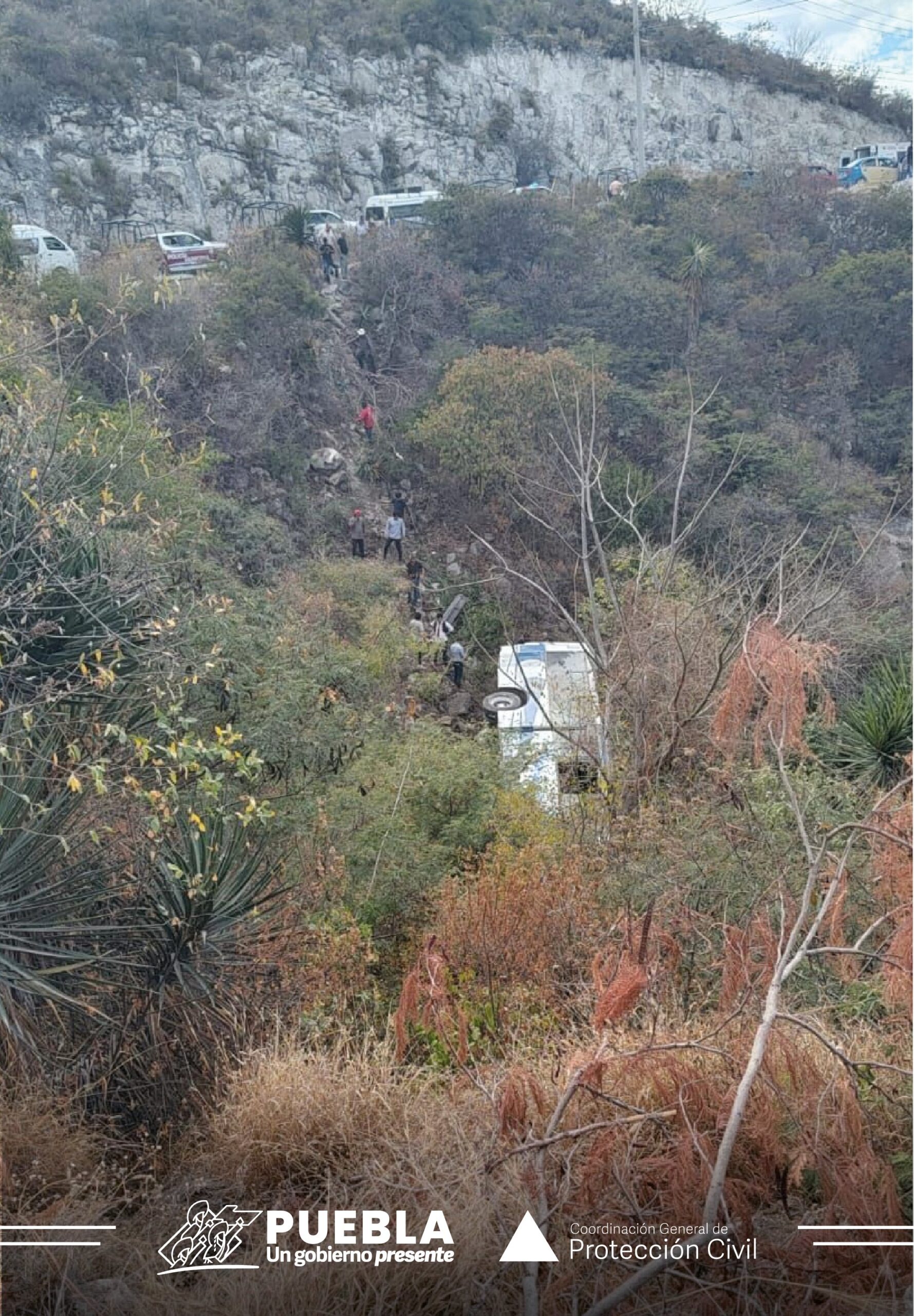 Volcadura de autobús en la carretera estatal la Colorada -Ixcaquixtla deja 22 heridos