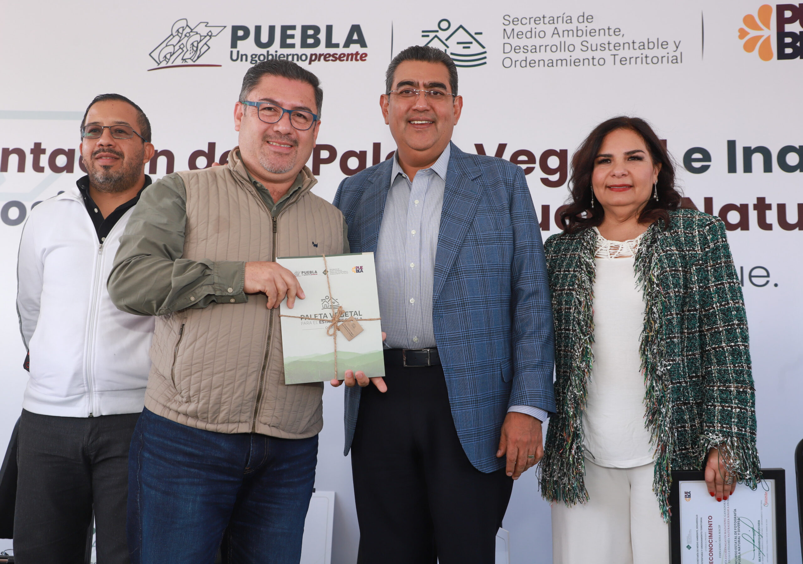 Con entrega de “Paleta Vegetal” y exposición fotográfica, gobierno estatal promueve la preservación ambiental