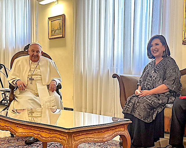 Xóchitl Gálvez, difundió fotos de su encuentro con el Papa Francisco
