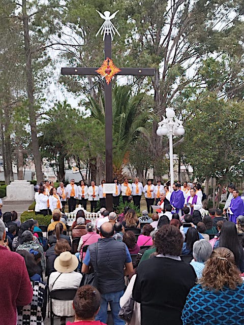 Se entronizó monumental Cruz del Apostolado en el inicio de la Cuaresma 2024