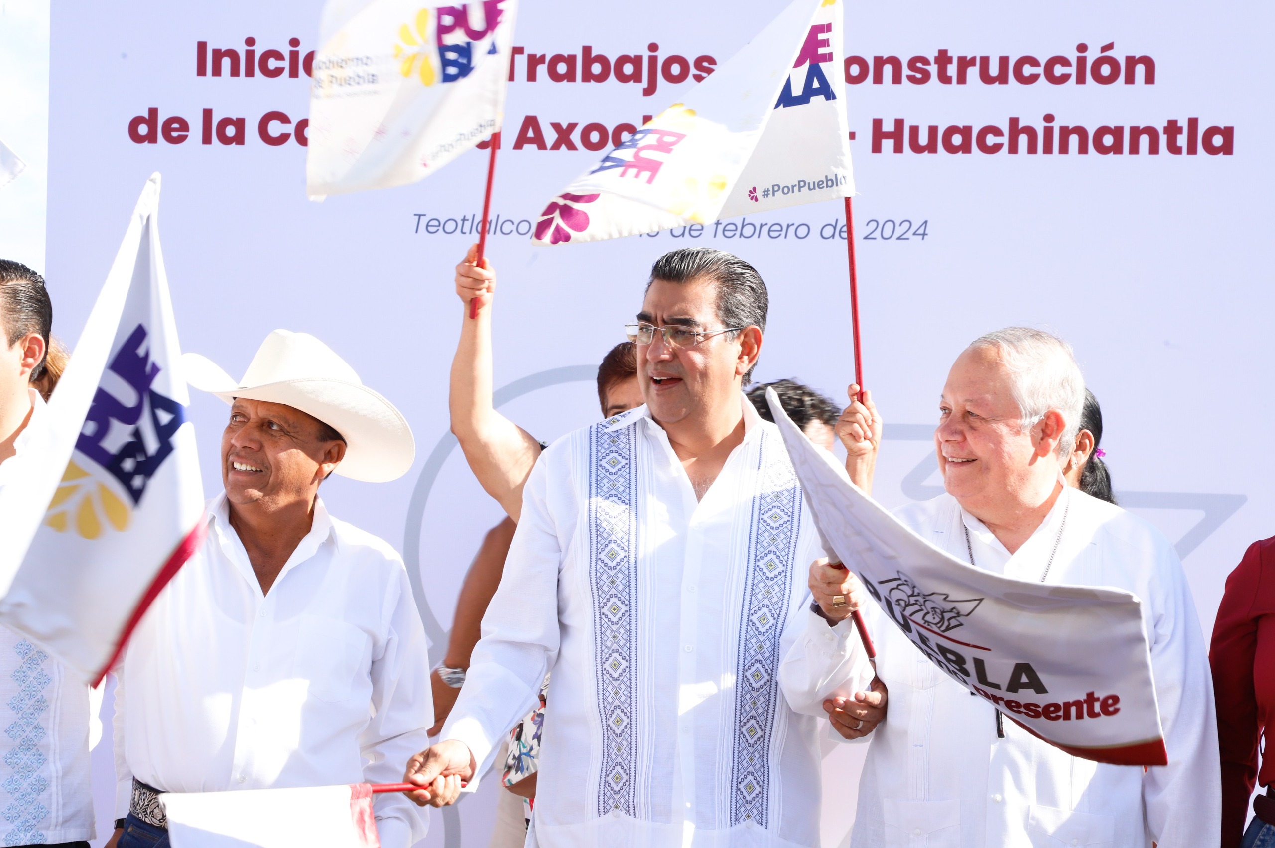En Tleotlalco, inicia Sergio Salomón trabajos de construcción de la carretera Axochiapan – Huachinantla