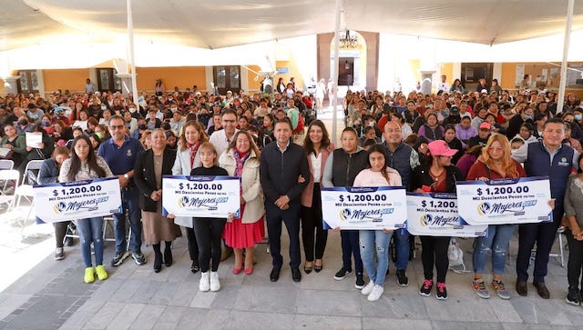 Por veda electoral alcalde Edmundo Tlatehui, adelantó la entrega de apoyos de “Mujeres Trabajadoras con Futuro”
