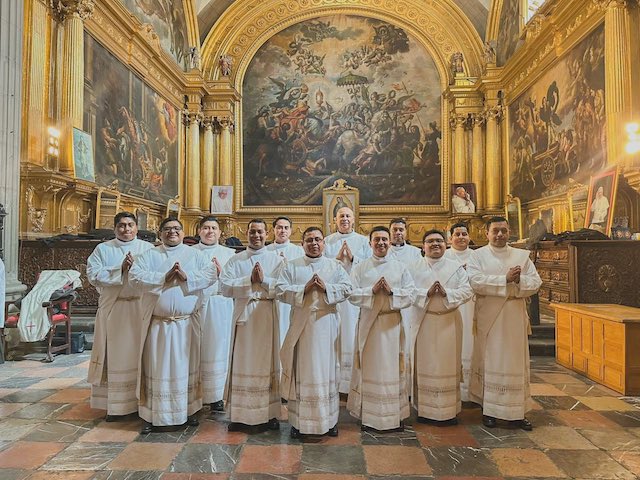 Arzobispo Víctor Sánchez, ordenó 12 nuevos sacerdotes