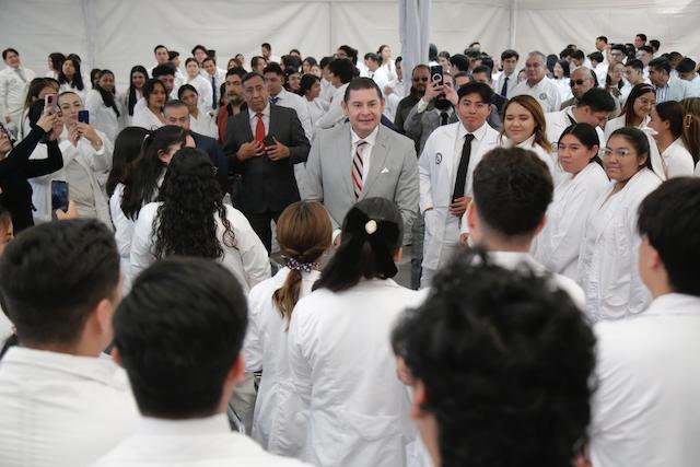 Armenta se reunió con universitarios