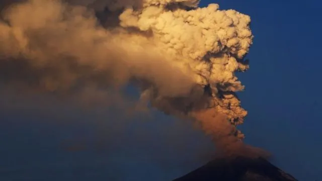 Puebla, San Pedro Cholula, San Andrés Cholula y Cuautlancingo, registranr caída de ceniza del volcán