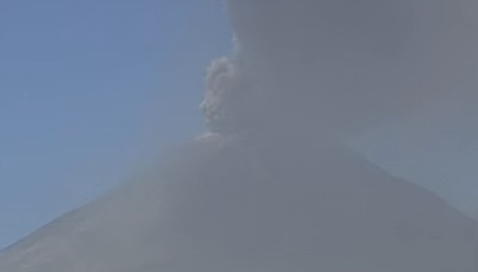 Volcán Popocatépetl registró 52 exhalaciones y mil 30 minutos de tremor