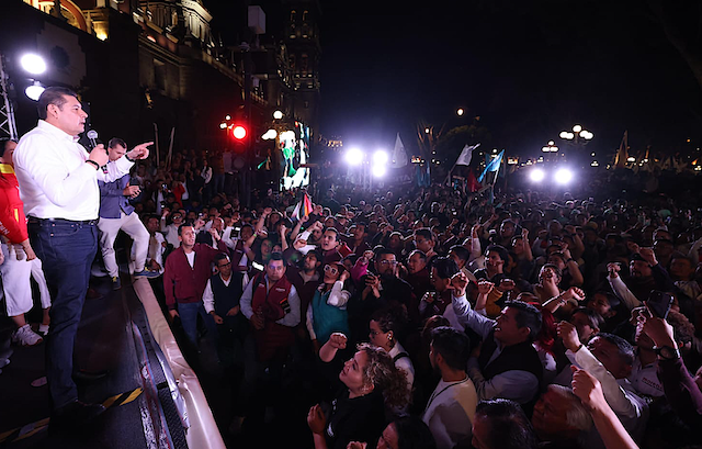 Arrancan campañas en Puebla: Alejandro Armenta, en el zócalo, ante simpatizantes; Eduardo Rivera, en su casa