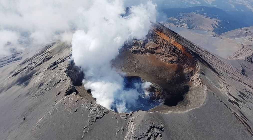 Salud atiende a 15 personas por afectaciones causadas por la ceniza del volcán
