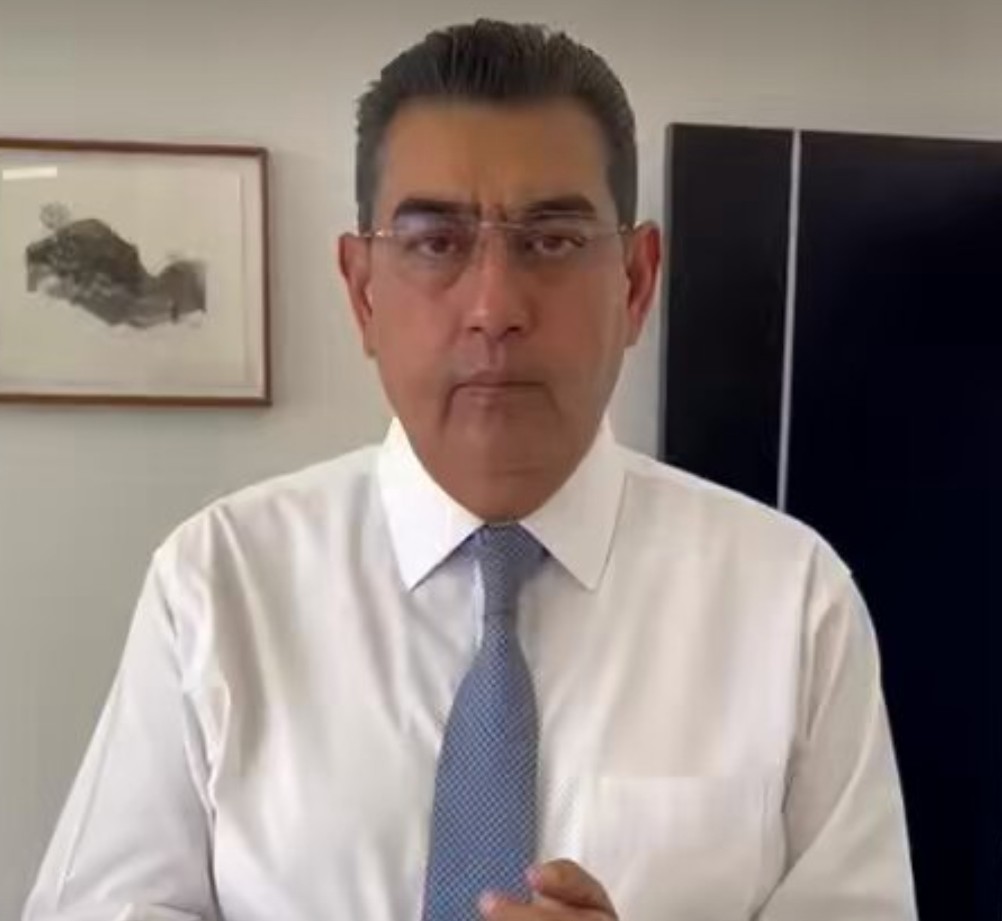 A no bajar la guardia por caída  de ceniza volcánica,  convoca Sergio Salomón