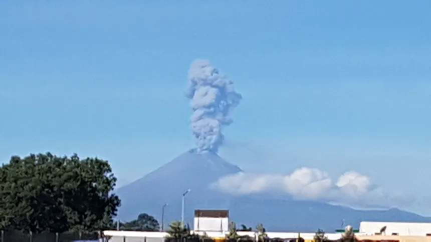Volcán Popocatépetl registró 83 exhalaciones y 507 minutos de tremor