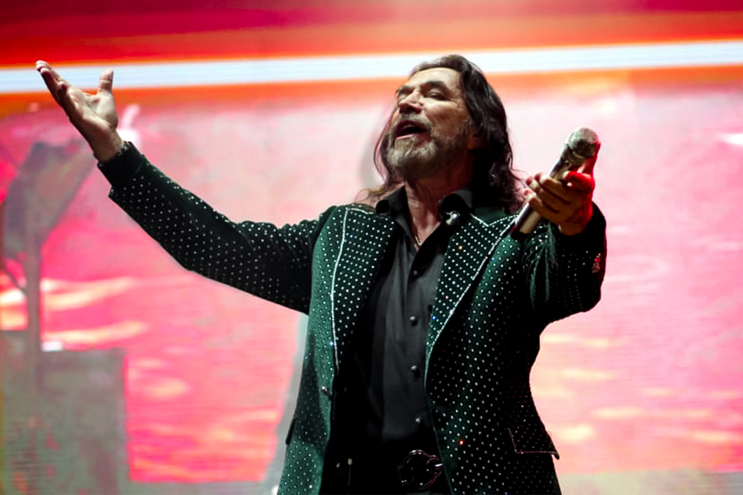 Emociona Marco Antonio Solís a público poblano en la “Feria de Puebla 2024”