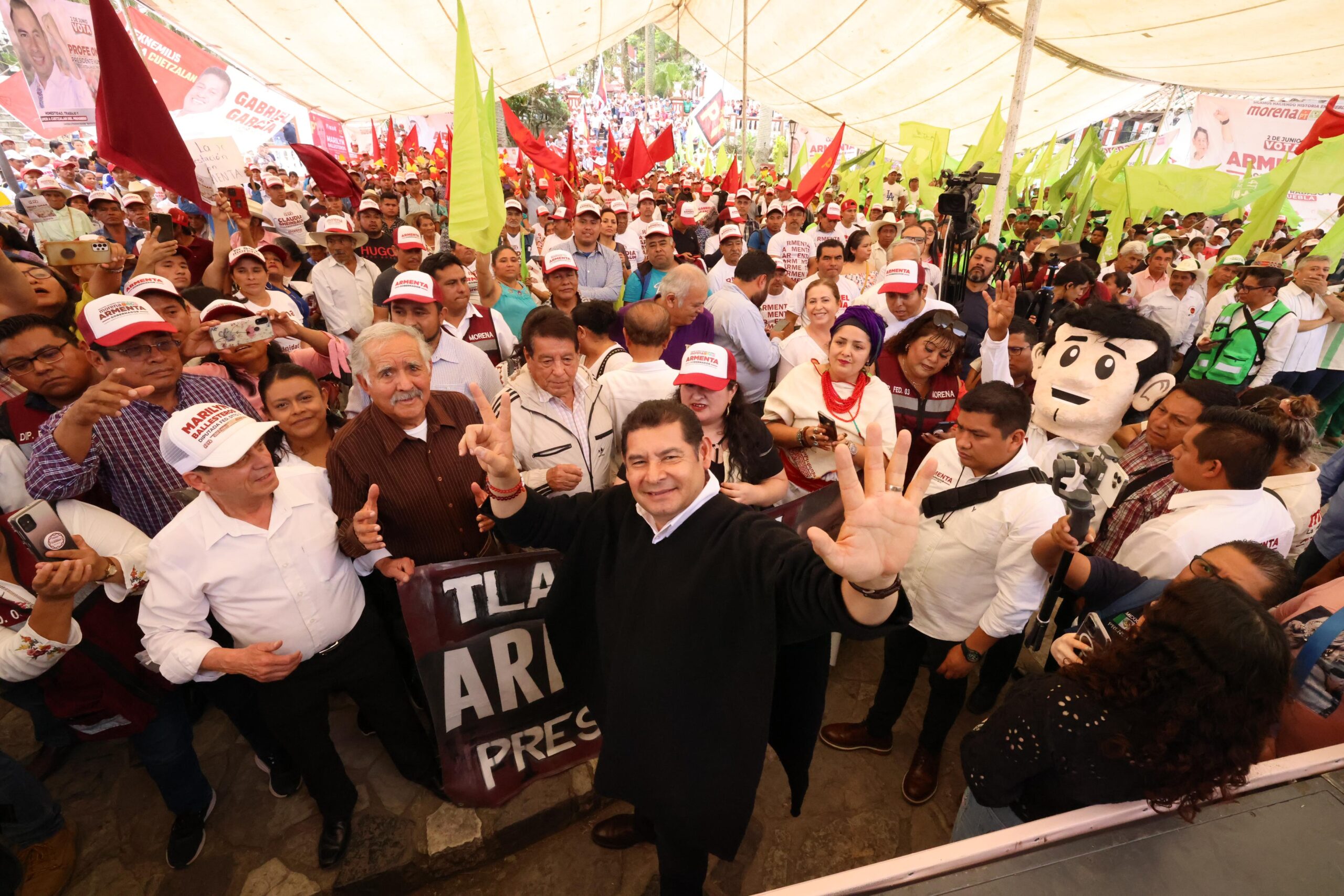 Vamos a reactivar la economía de la sierra nororiental con carreteras: Armenta