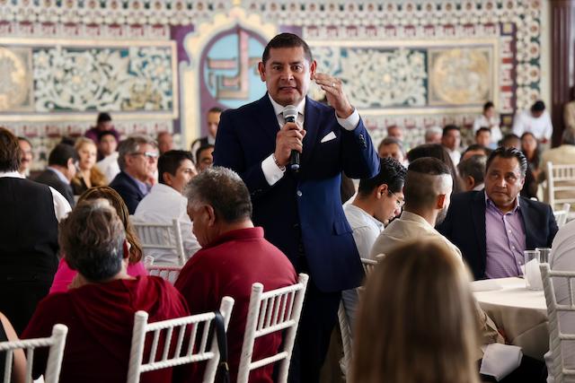 Armenta y empresarios van por desarrollo integral de Puebla 