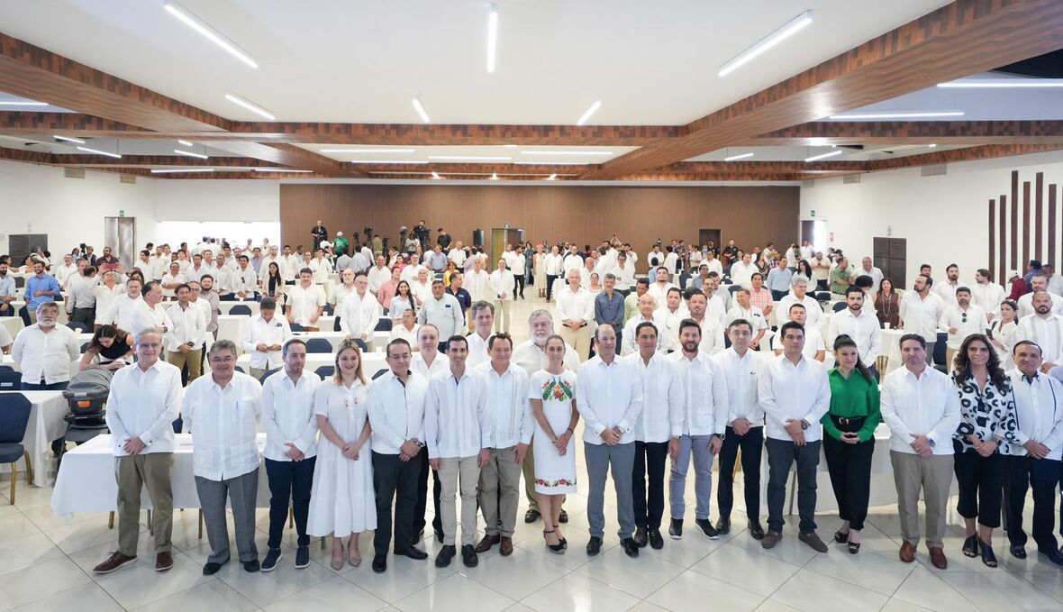 Claudia Sheinbuam y Joaquín Huacho Díaz Mena presentan «Renacimiento Maya» ante empresarios de Yucatán