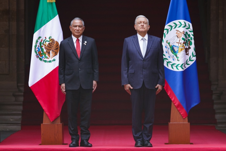 AMLO recibe al primer ministro de Belice, Juan Antonio Briceño.