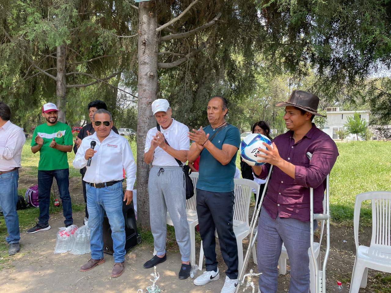 Omar Muñoz se compromete a crear varias unidades deportivas en Cuautlancingo