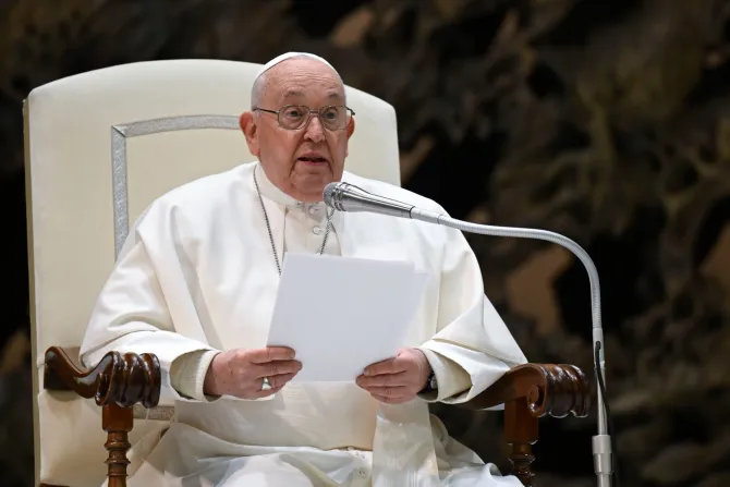 Papa Francisco: “La fe es el don más feliz, la única virtud que nos está permitido envidiar”