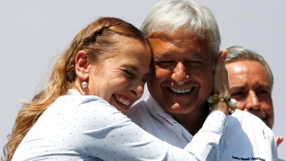 AMLO revela que en su retiro no vivirá con Beatriz Gutiérrez Müller