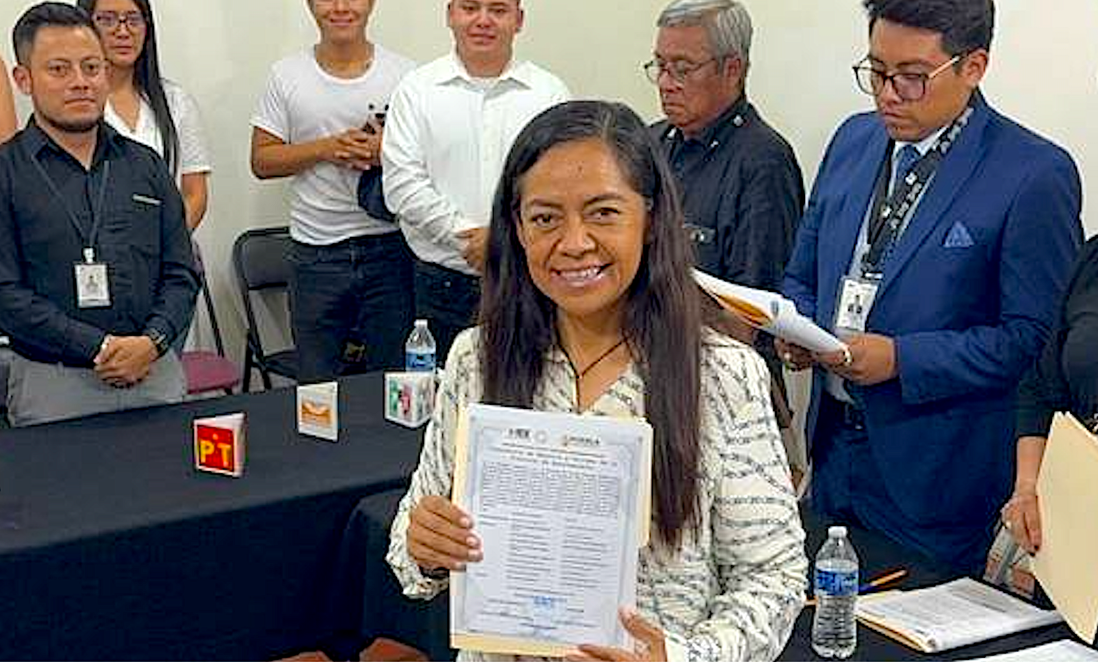 Con humildad Ariadna Ayala, recibe su constancia de triunfo electoral