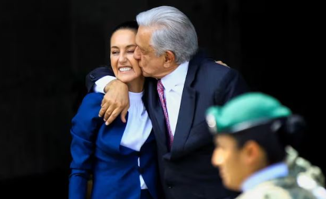 El abrazo y el beso de AMLO y Claudia Sheinbaum