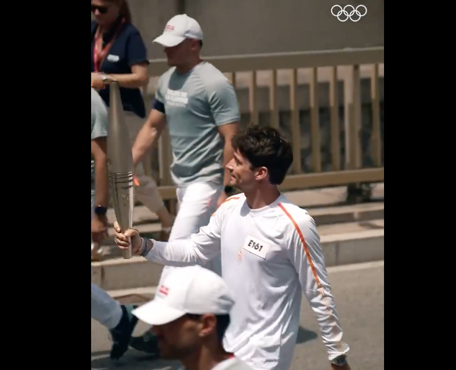 VIDEO: Charles Leclerc tuvo el honor de llevar la antorcha Olímpica