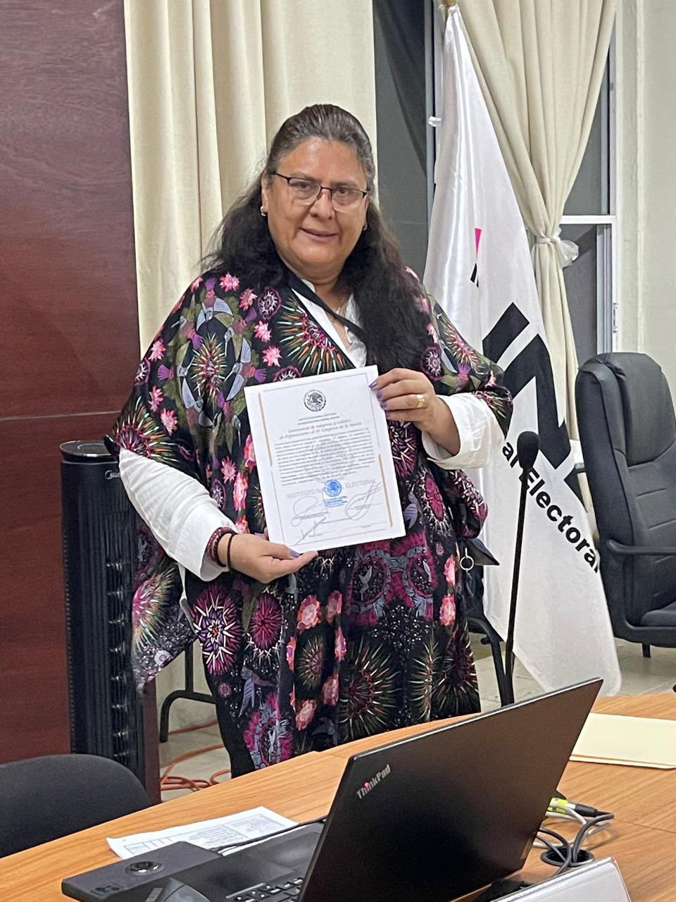 Recibe  Rosario Orozco constancia que la acredita como diputada Federal electa por el distrito XV
