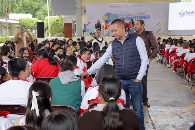Edmundo Tlatehui, clausuró “Diálogos con la Juventud”