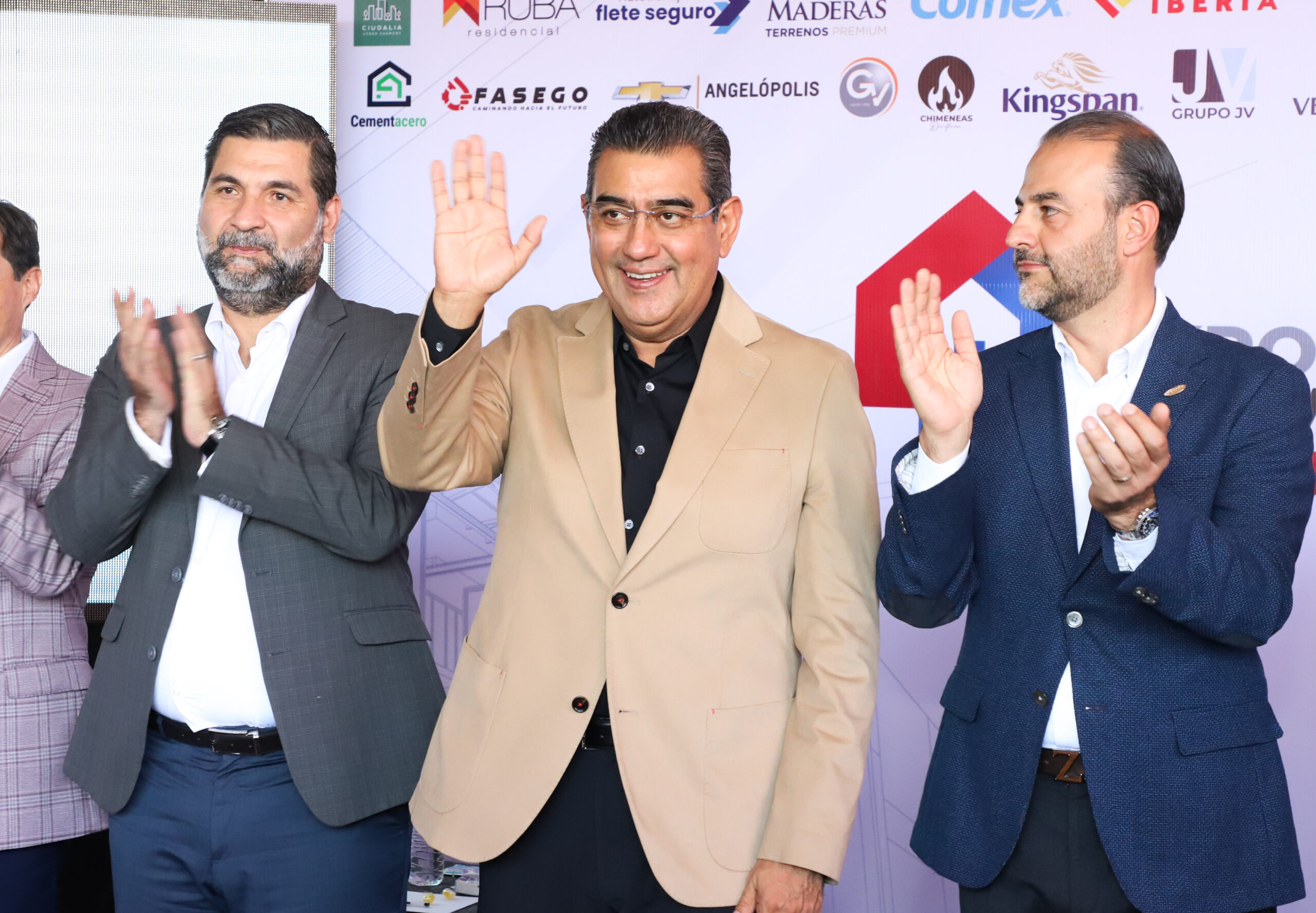 Sergio Salomón preside la inauguración de la primera “Expo Construcción y Vivienda Imagen CMIC