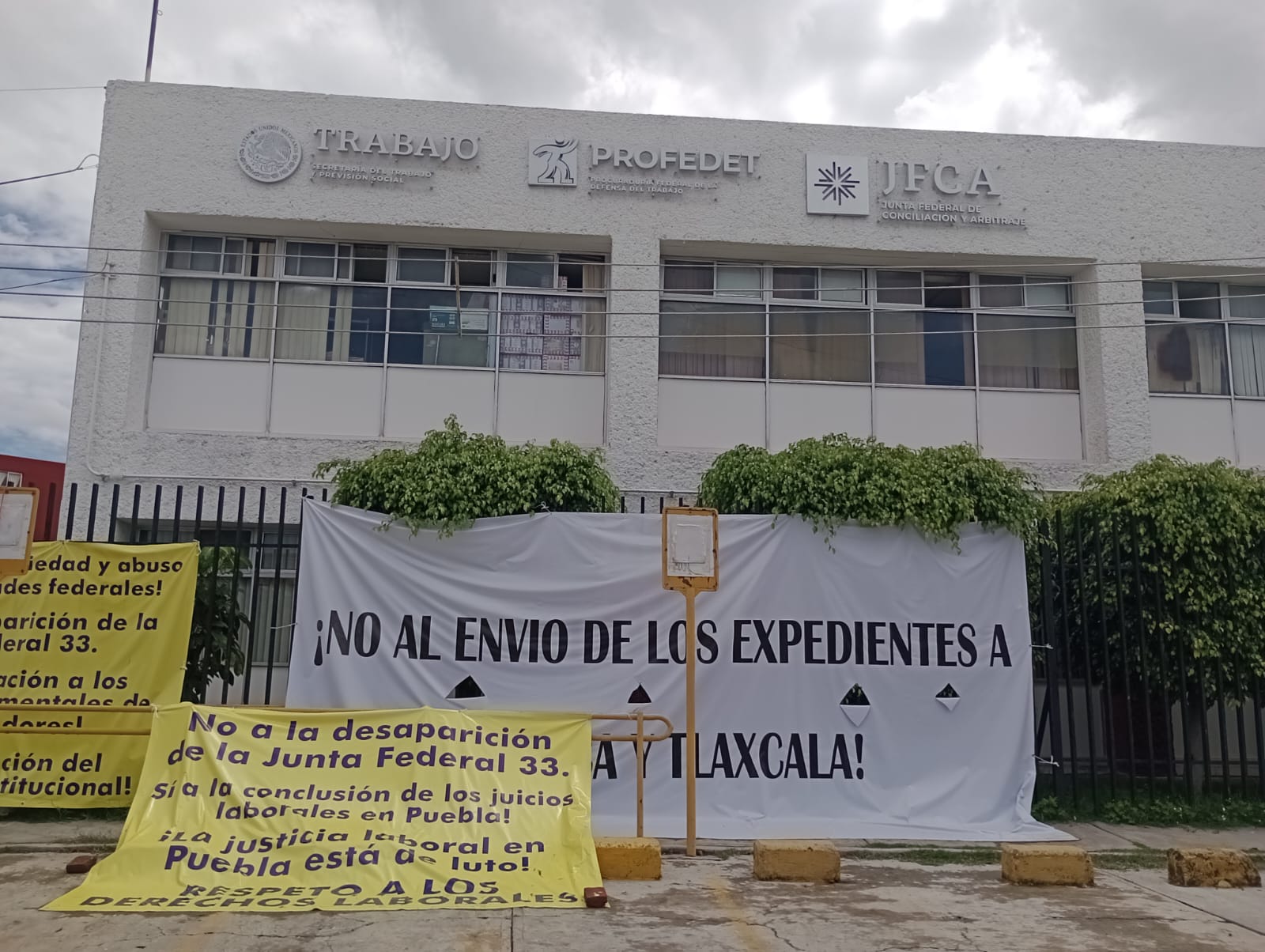Defensores laboristas mantendrán plantón en Junta Federal de Conciliación y Arbitraje