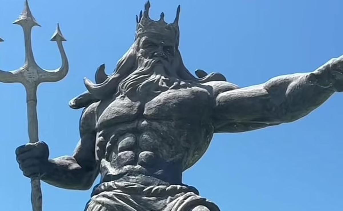 Habitantes piden se retire la estatua de Poseidón porque es el que provoca las lluvias en Quintana roo