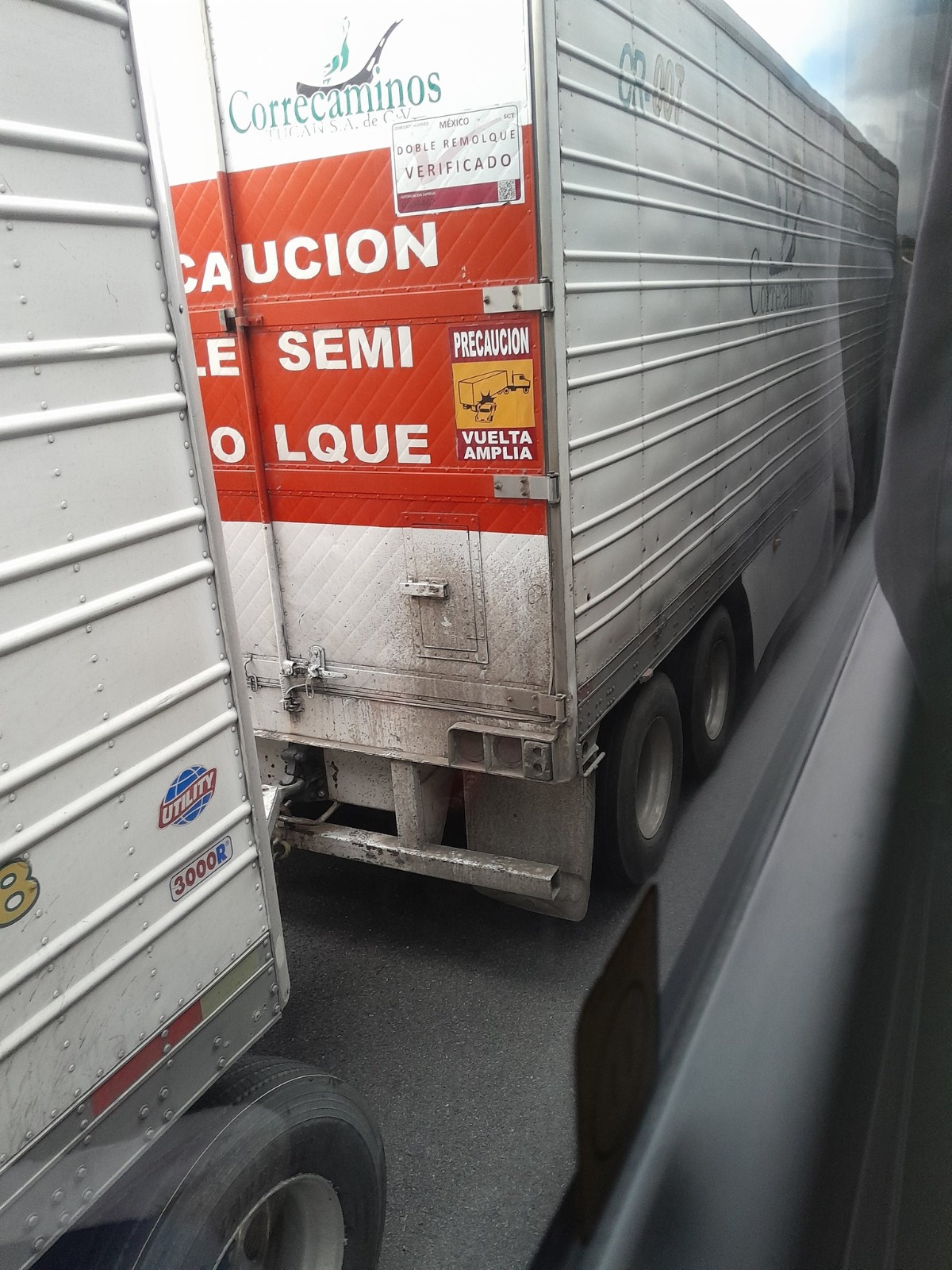 Automovilistas paralizados sin poder salir de la autopista México-Puebla