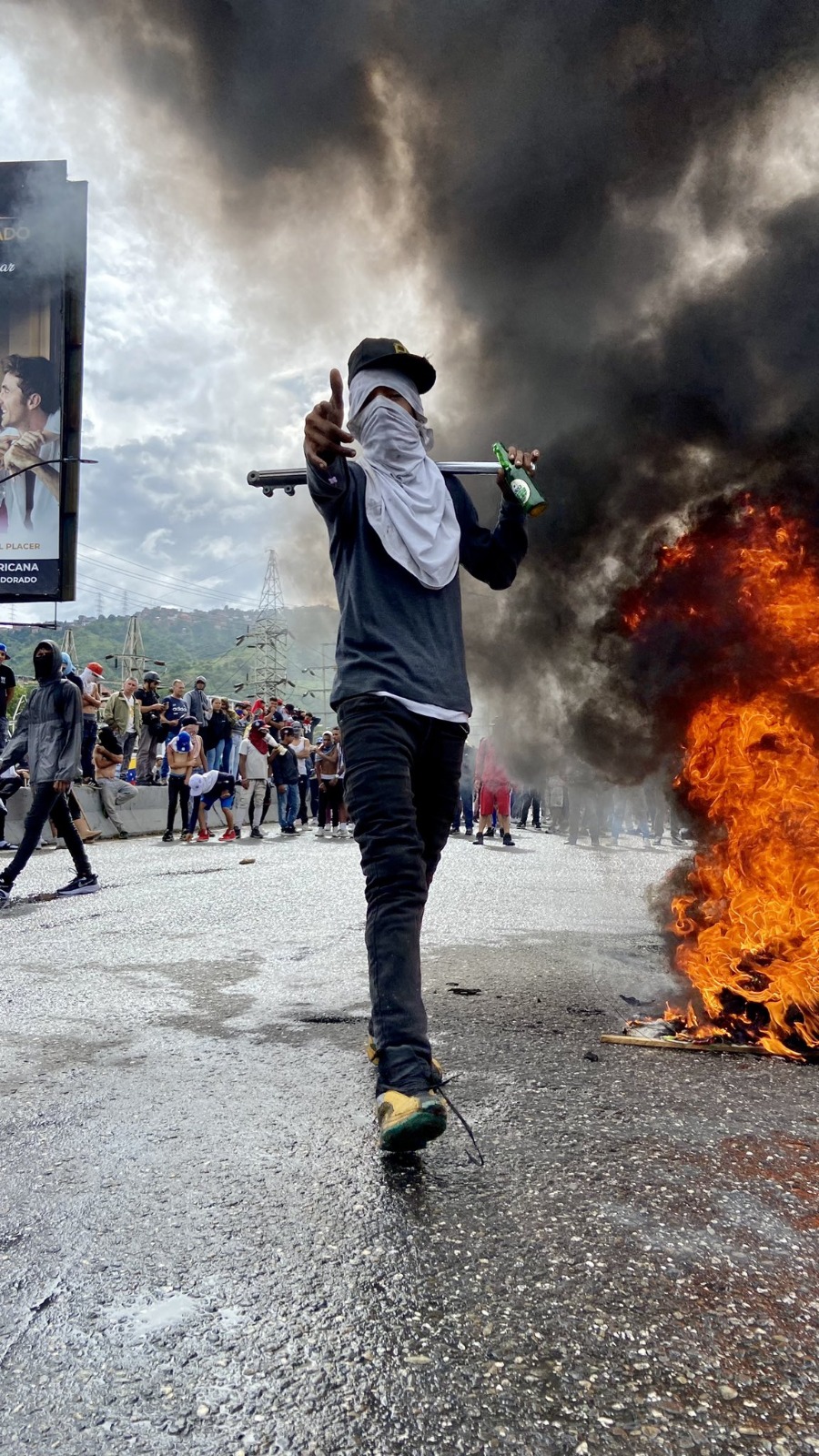 Jóvenes protestan este lunes en Venezuela por reelección de Maduro