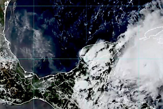 Huracán “Beryl” categoría 2 tocó tierra cerca de Tulum esta madrugada