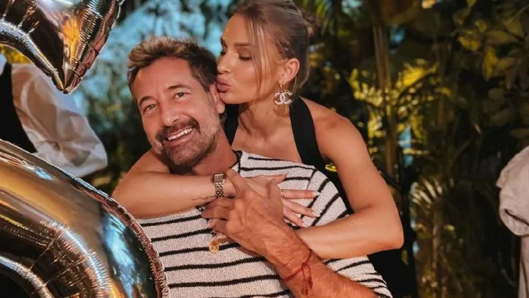 Irina Baeva muestra a una revista fotos de su boda con Gabriel Soto