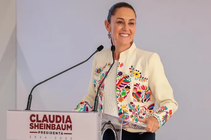 Sheinbaum presenta becas para estudiantes de escuelas públicas, apoyo a mujeres de 60 a 64 años y el principios de no reelección