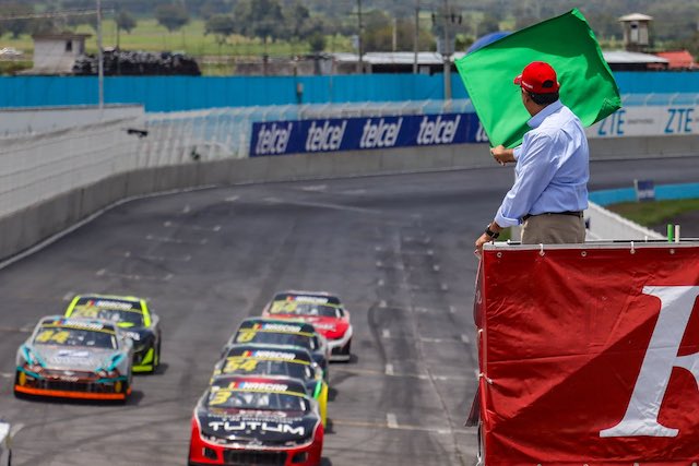 Sergio Salomón y Gaby Bonilla, en la Nascar México