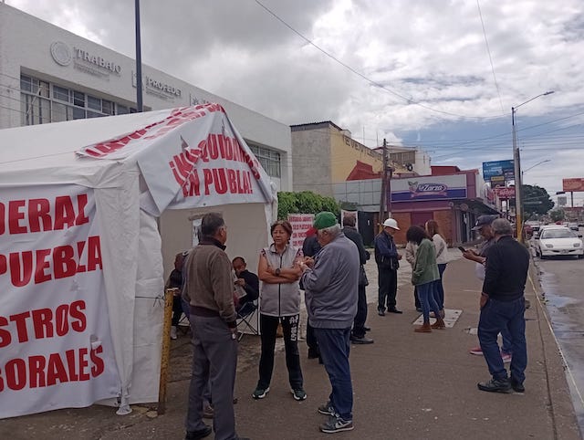 Se mantiene plantón para exigir que Junta Federal de Conciliación y Arbitraje se quede en Puebla