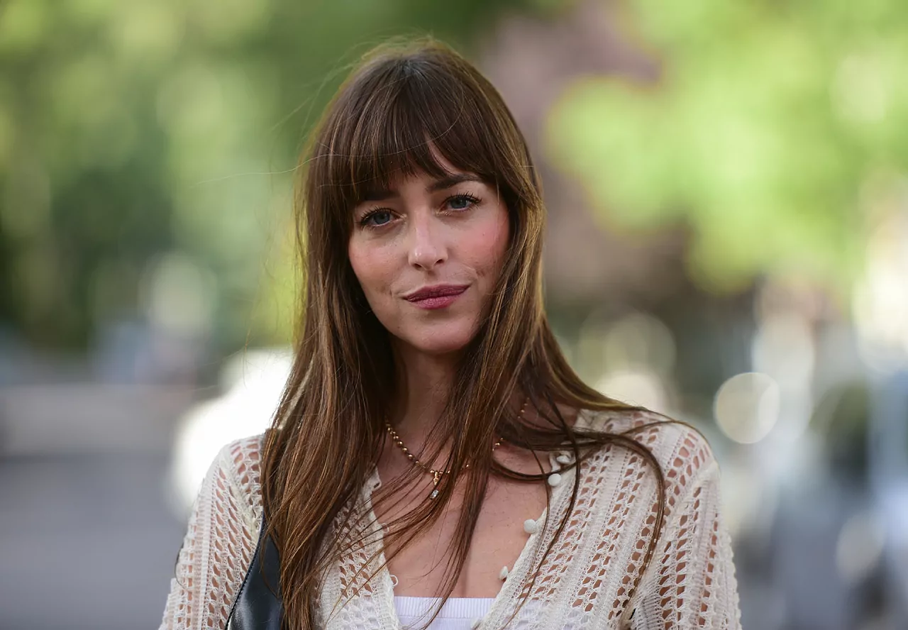Dakota Johnson y Chris Martin: Rumores de Separación tras un largo compromiso