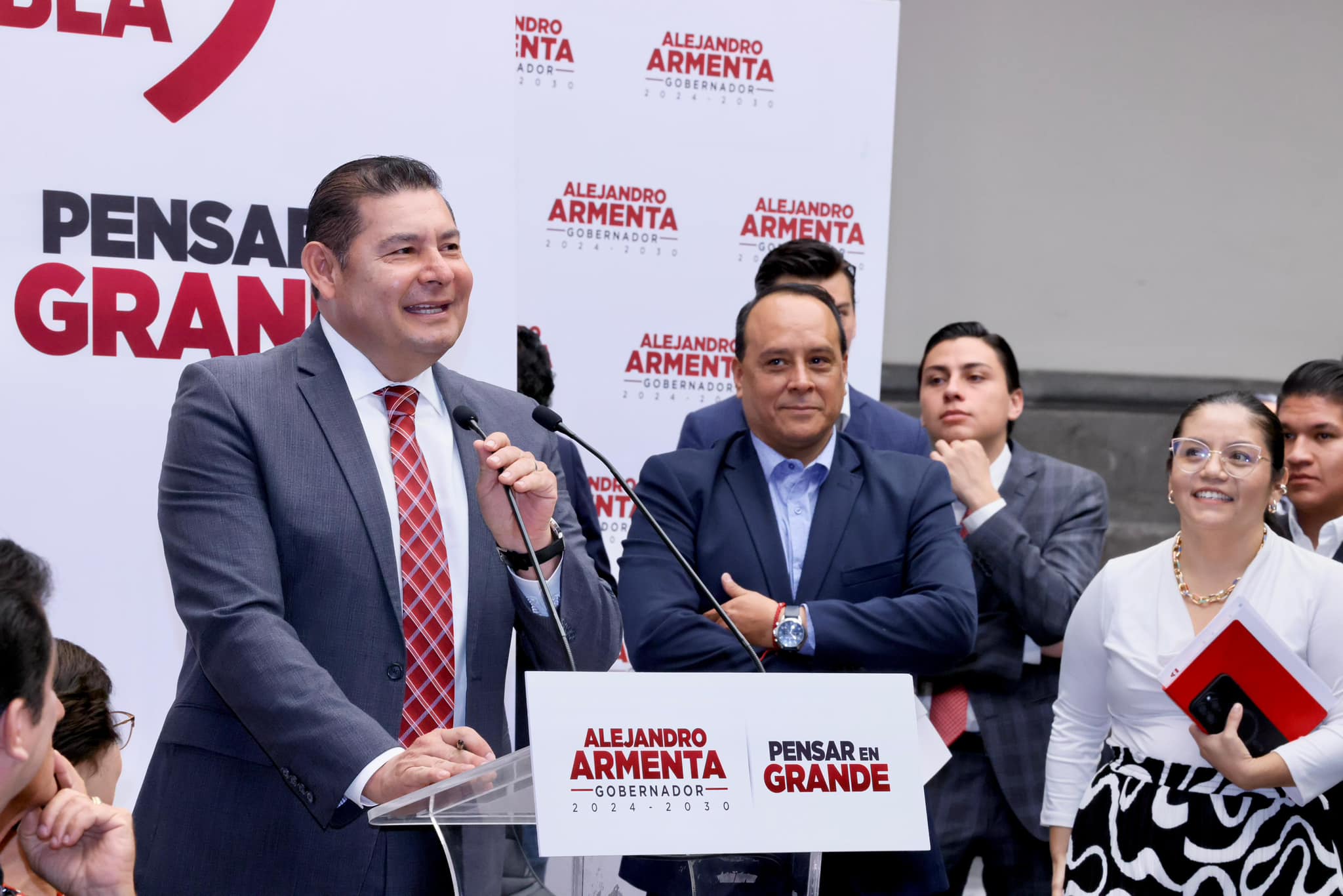Armenta promete programa de escrituración y tenencia de la tierra en Puebla.
