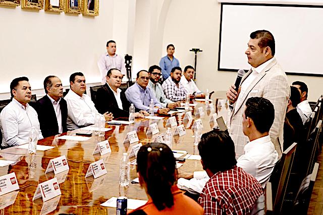 Armenta ofrece atender problemas de municipios sin distingo partidista